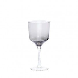 Copa de vino en cristal ahumado.