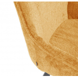 Silla Amira de terciopelo mostaza y patas de metal con acabado negro